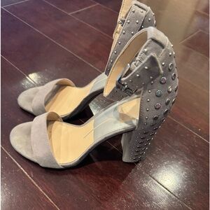 Dolce Vita Grey Suede heel w silver stud embellished block heel. Size 8.